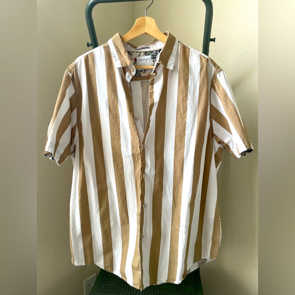 Men’s Vertical Stripe Button-Down